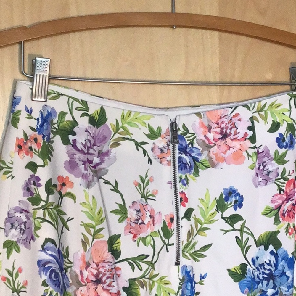 Alice + Olivia Lorinda Floral Ankle Pant 6 - Picture 13 of 15